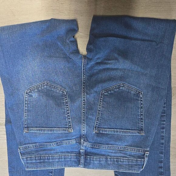 Banana Republic curvy girlfriend blue jean pants. - Picture 6 of 6